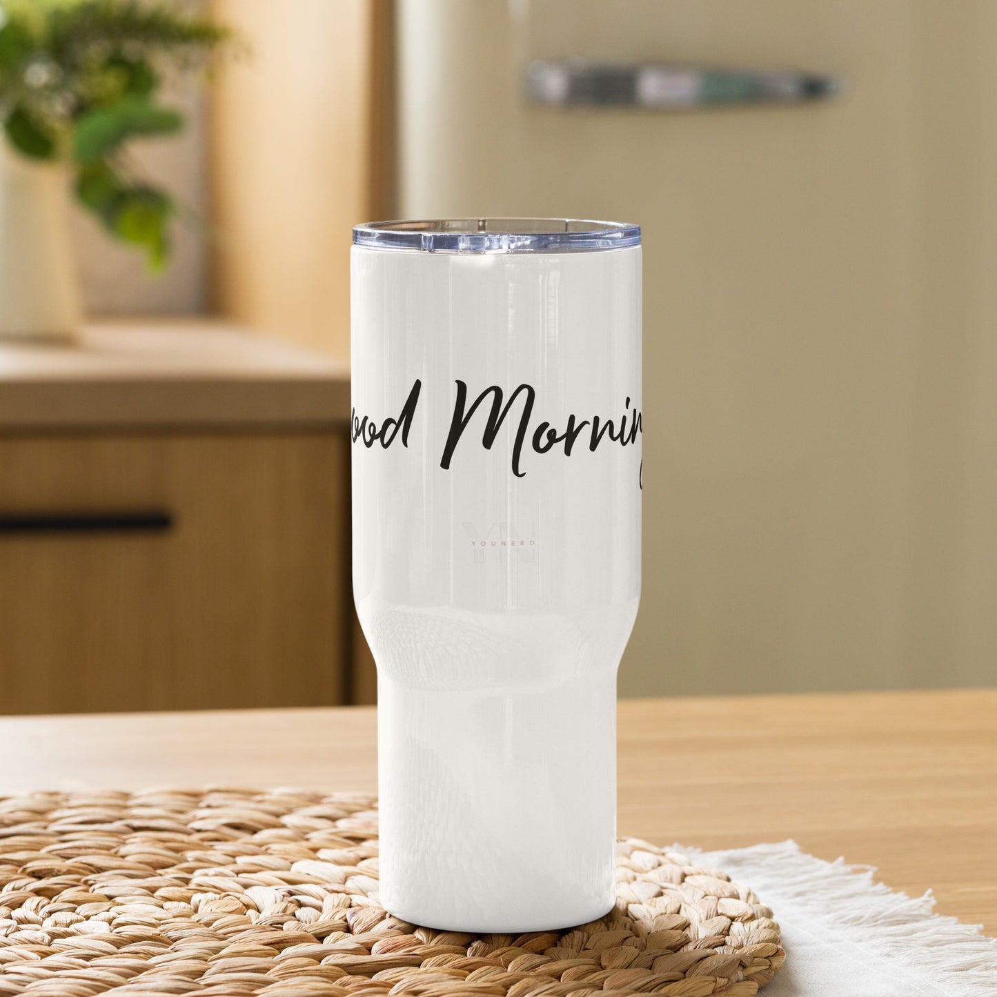 Travel mug with handle